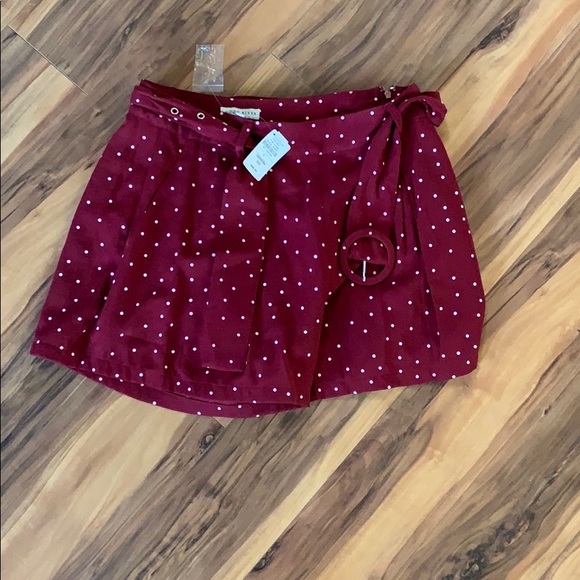 Moon River Polka Dot Belted Short - Picture 5 of 11